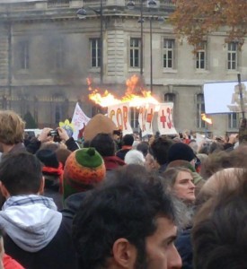 Protest-banner-in-Paris-reads-COP-21-3-degrees-Celcius-John-Foran-275x300